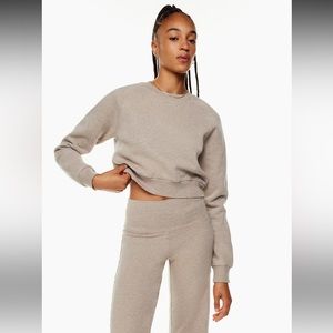 Aritzia Tna Cozy Fleece Perfect Raglan Sweatshirt xs